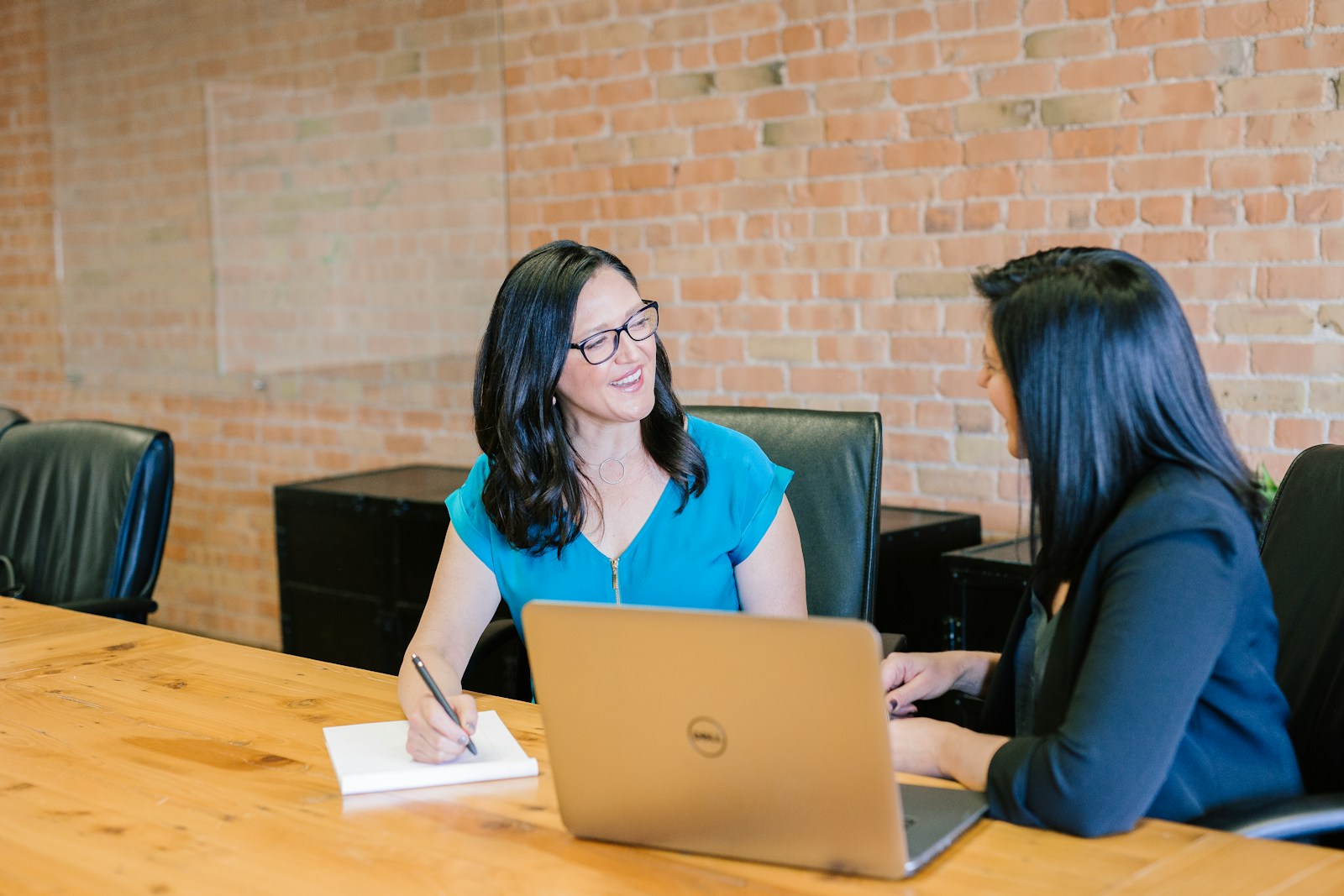 An advisor and customer sharing a genuine conversation in a welcoming office